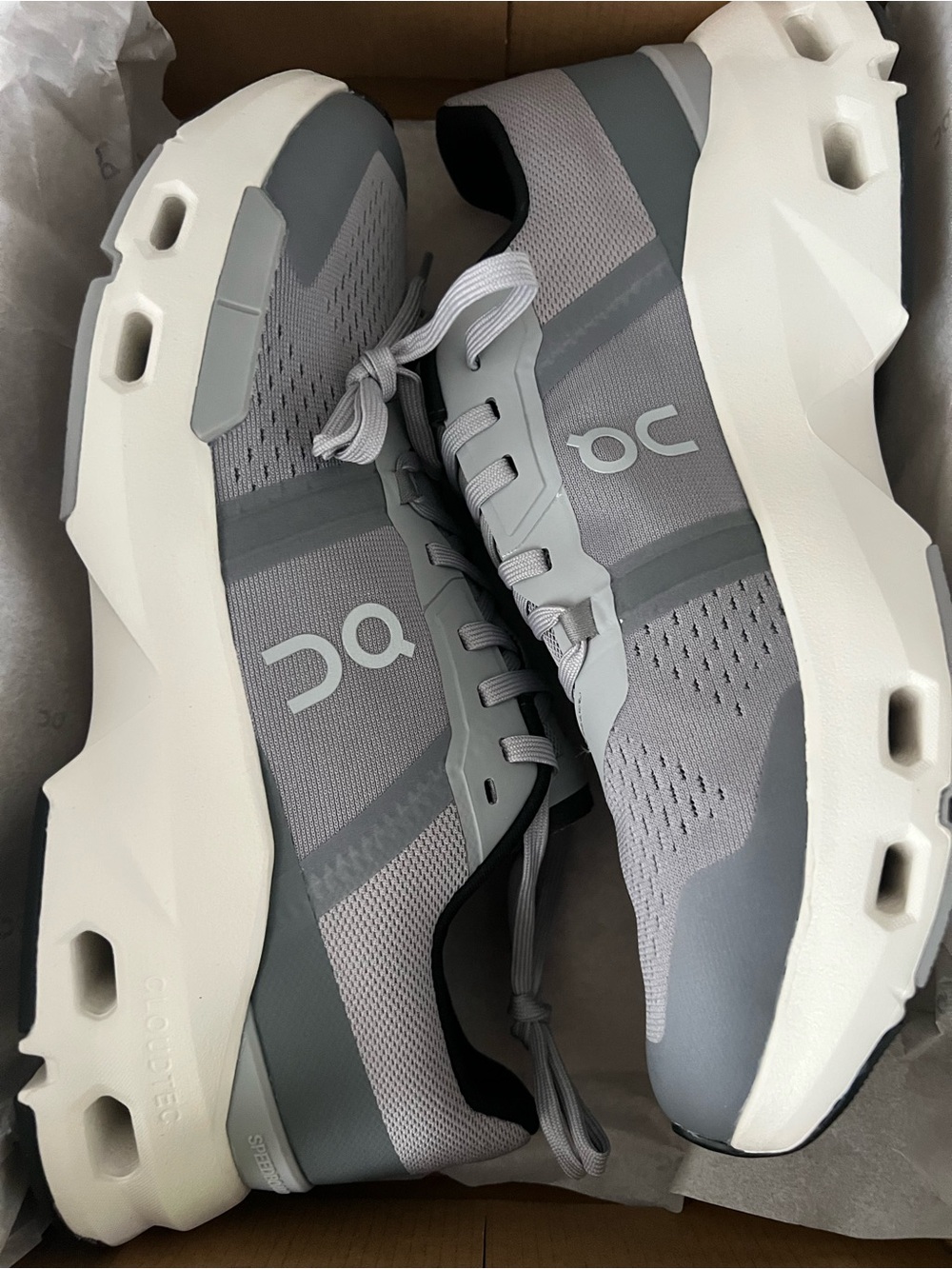 On Cloud Running Cloudnova Men’s Athletic Shoes - Light Gray & White